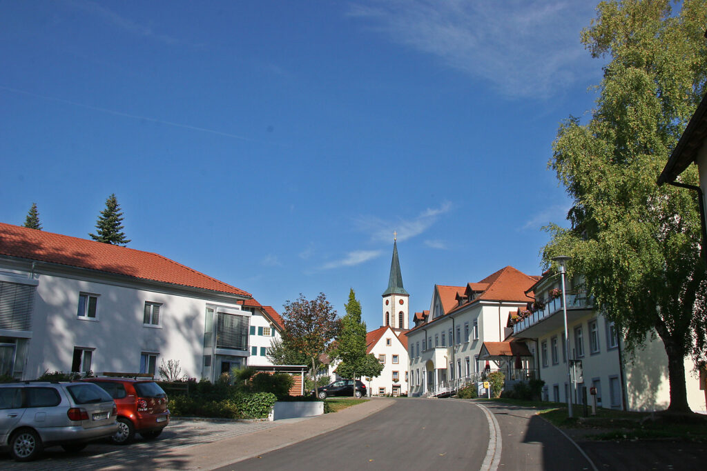 Seniorenwohnanlage mit der St. Martin Kirche